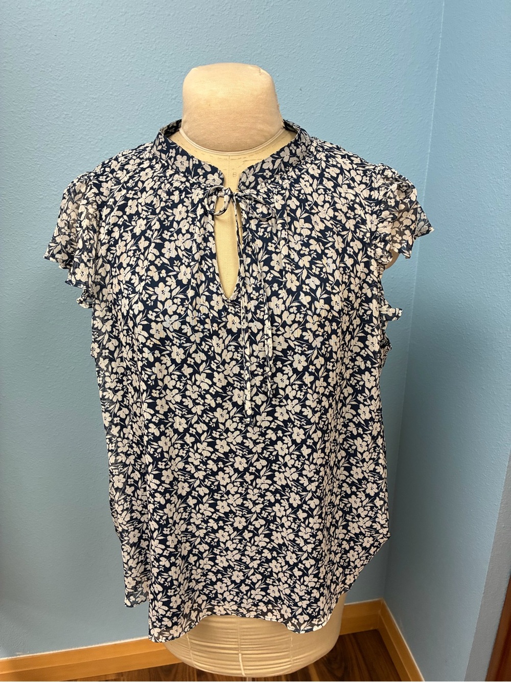 LC Lauren Conrad Navy & White Floral Tie-Neck Ruffle Sleeve Blouse